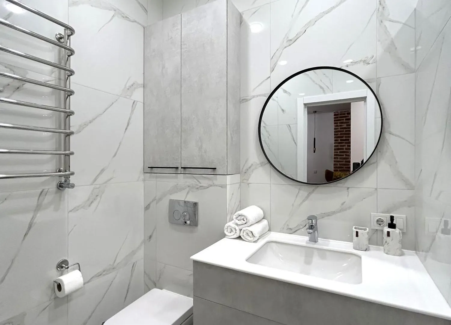 Modern Apartment, 100M To Opera Lviv