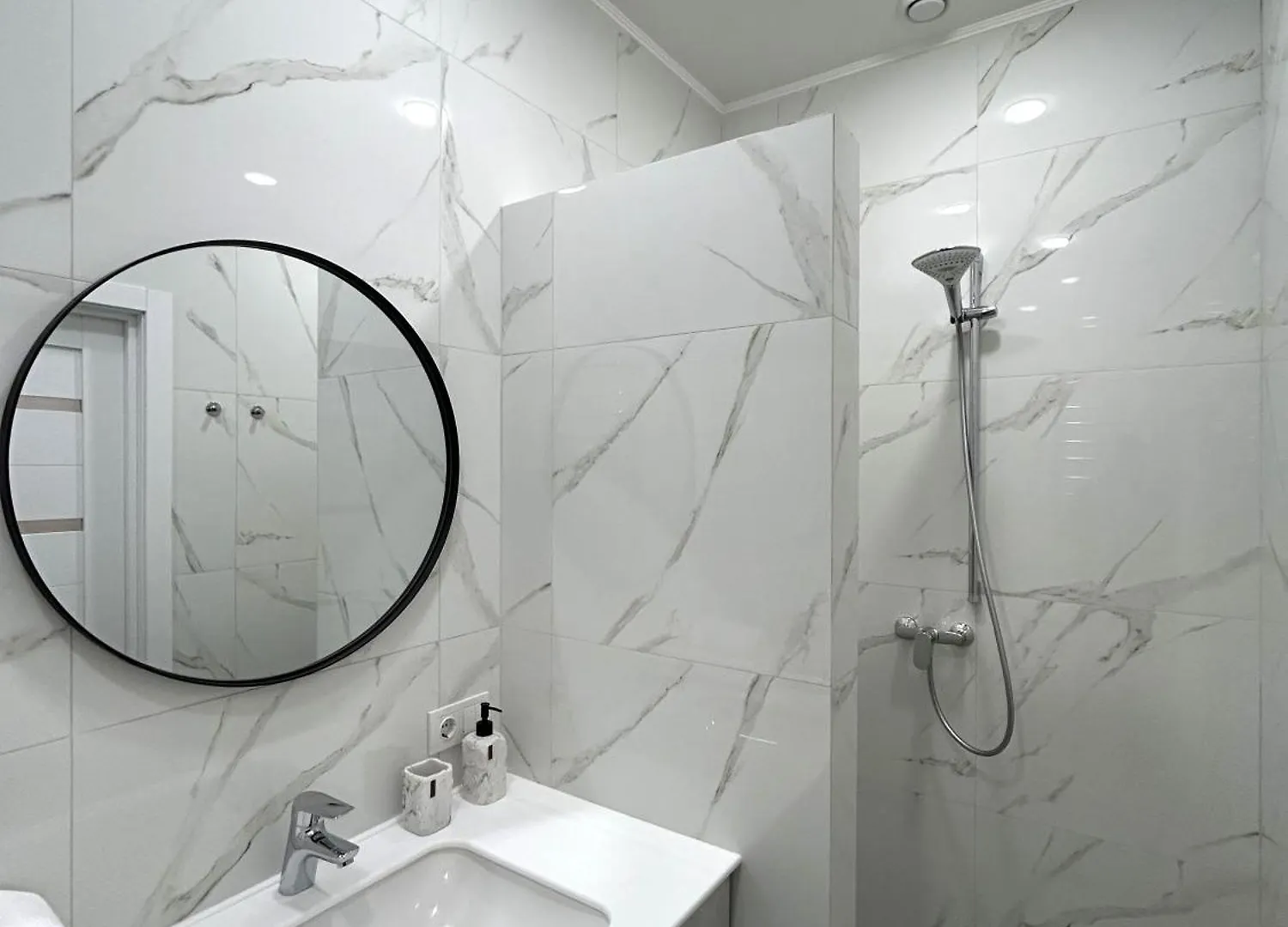 Modern Apartment, 100M To Opera Lviv Ukraine