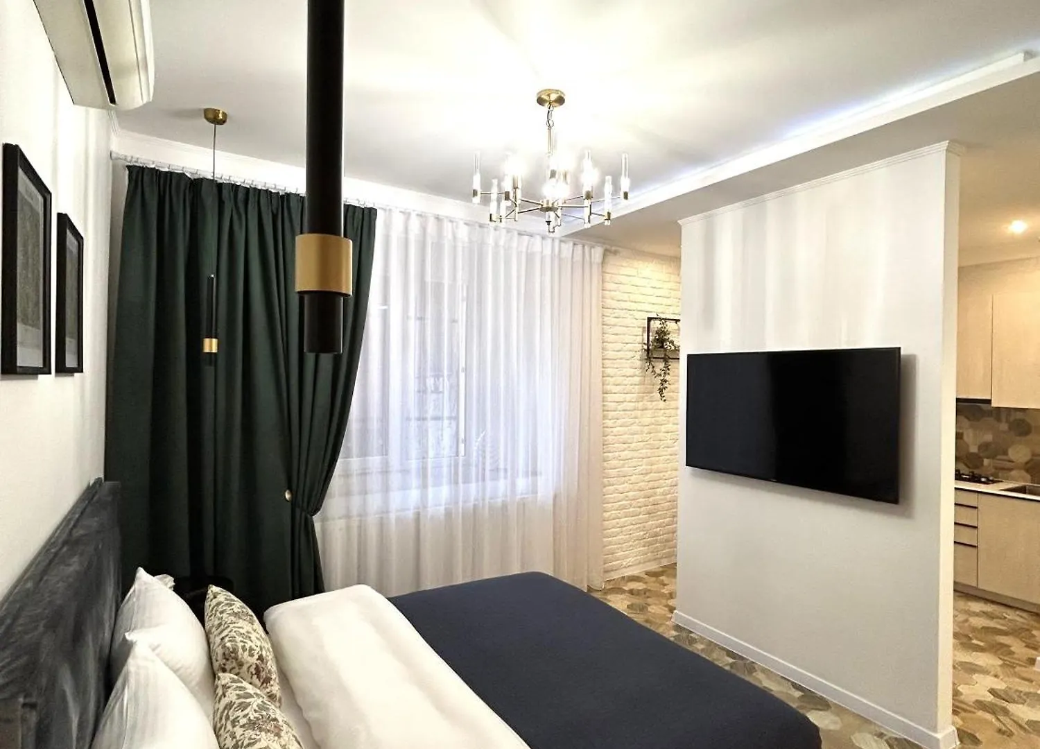 Modern Apartment, 100M To Opera Lviv Apartment